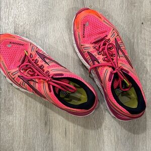 Brooks Women's Vibrant Pink Athletic Shoes Size 9.5